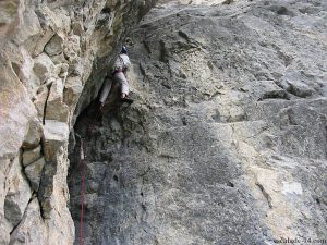 Rocher de Leschaux : Dièdre des Annemassiens (L2 : 5b) - Photo Romain Vulliet ©