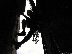 Rocher de Leschaux : Dièdre des Annemassiens (L3 : 6a) - Photo Romain Vulliet ©