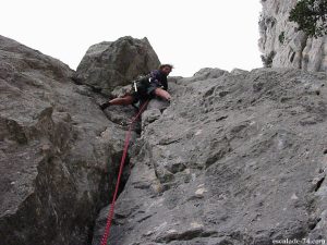 Rocher de Leschaux : Dièdre des Annemassiens (L3 : 6a) - Photo Romain Vulliet ©