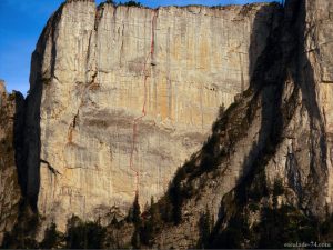 Paroi de Mévonne : Les ailes de la liberté (L5 : 7b+).